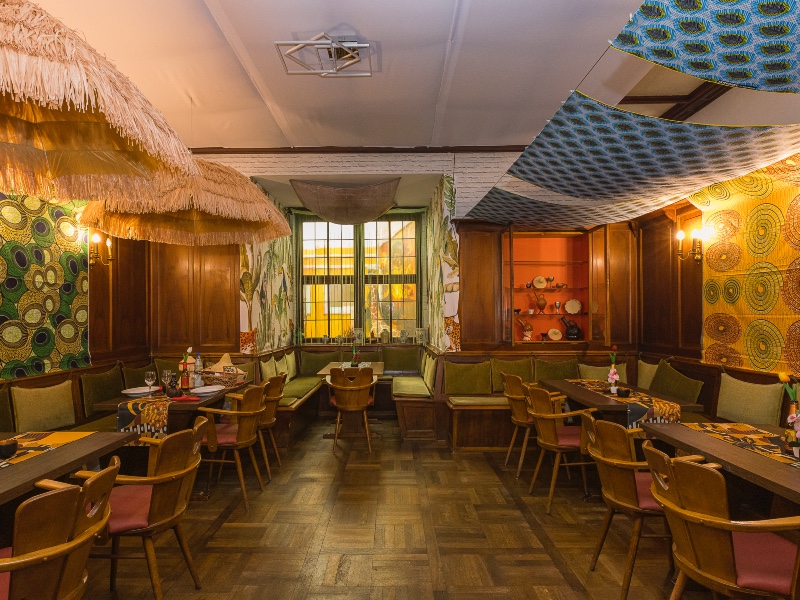 Simple italian pizza with cherry tomatoes